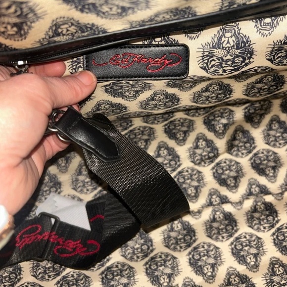 NWT Ed Hardy Black Tiger Embossed Duffel Bag with Guitar Cross Body Straps - Picture 2 of 12
